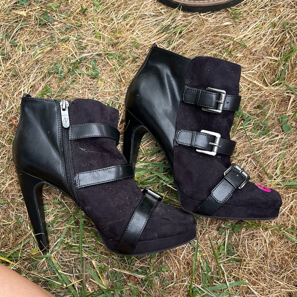 Sam and Lilly worn lightly size 6 women’s black high heel booties